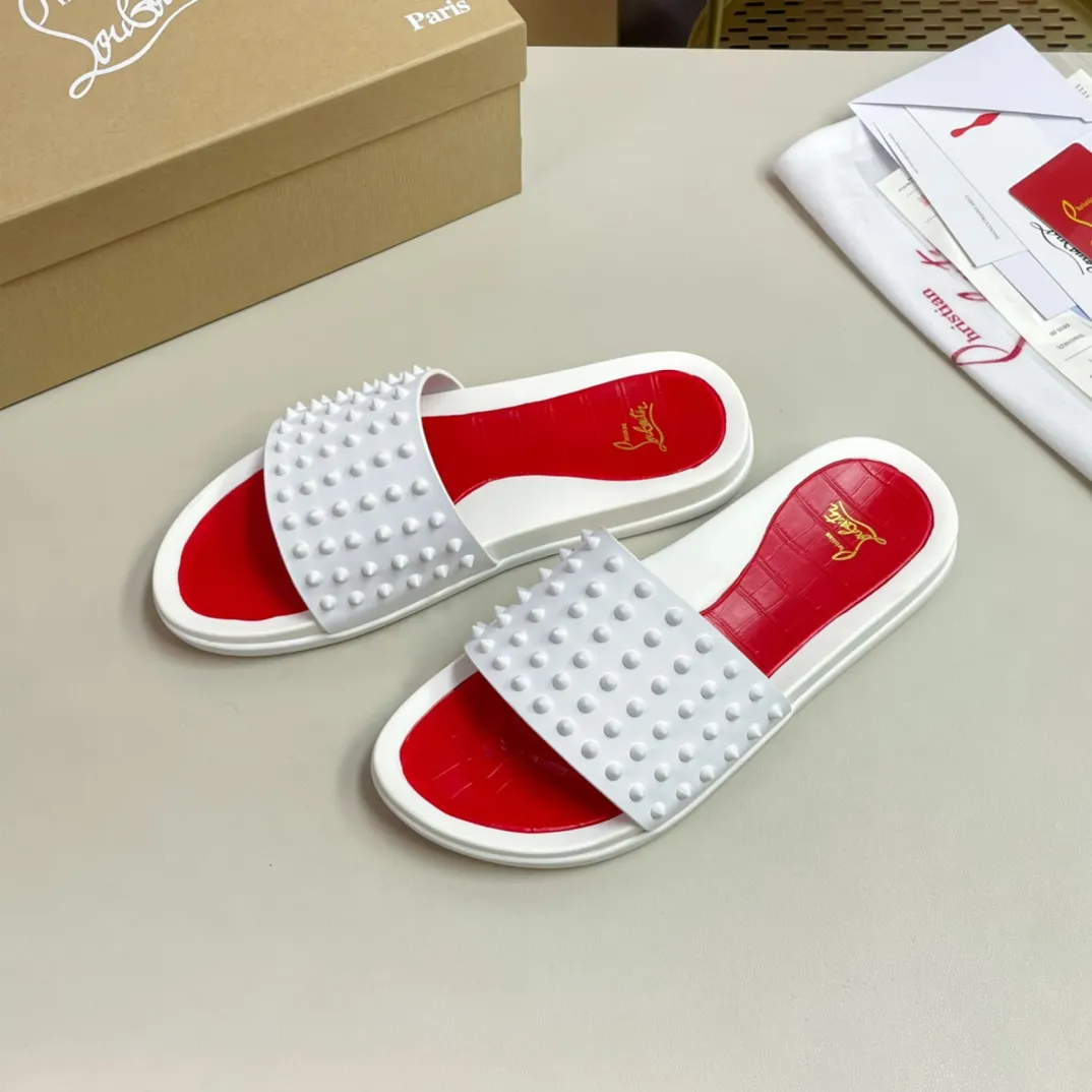 [CL red sole shoes] P: 340💰 size 38-45 Men’s classic slippers, made on the official website 1:1, the original factory specializes in original materials ➖ OEM 3D printed patterns, all hand-nailed and made ➖ Ultra-light non-slip outsole. Super fashionable and super comfortable, handsome on the feet, a must-have for men in summer! !